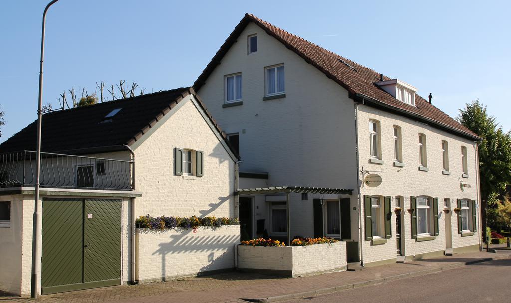 Walnut Lodge Bed & Breakfast Noorbeek Eksteriør bilde